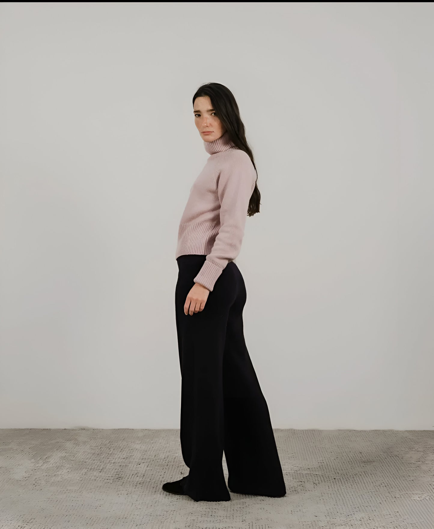 High-Neck Sweater with Rolled Cuffs in Cashmere Blend - Dana & Dekor