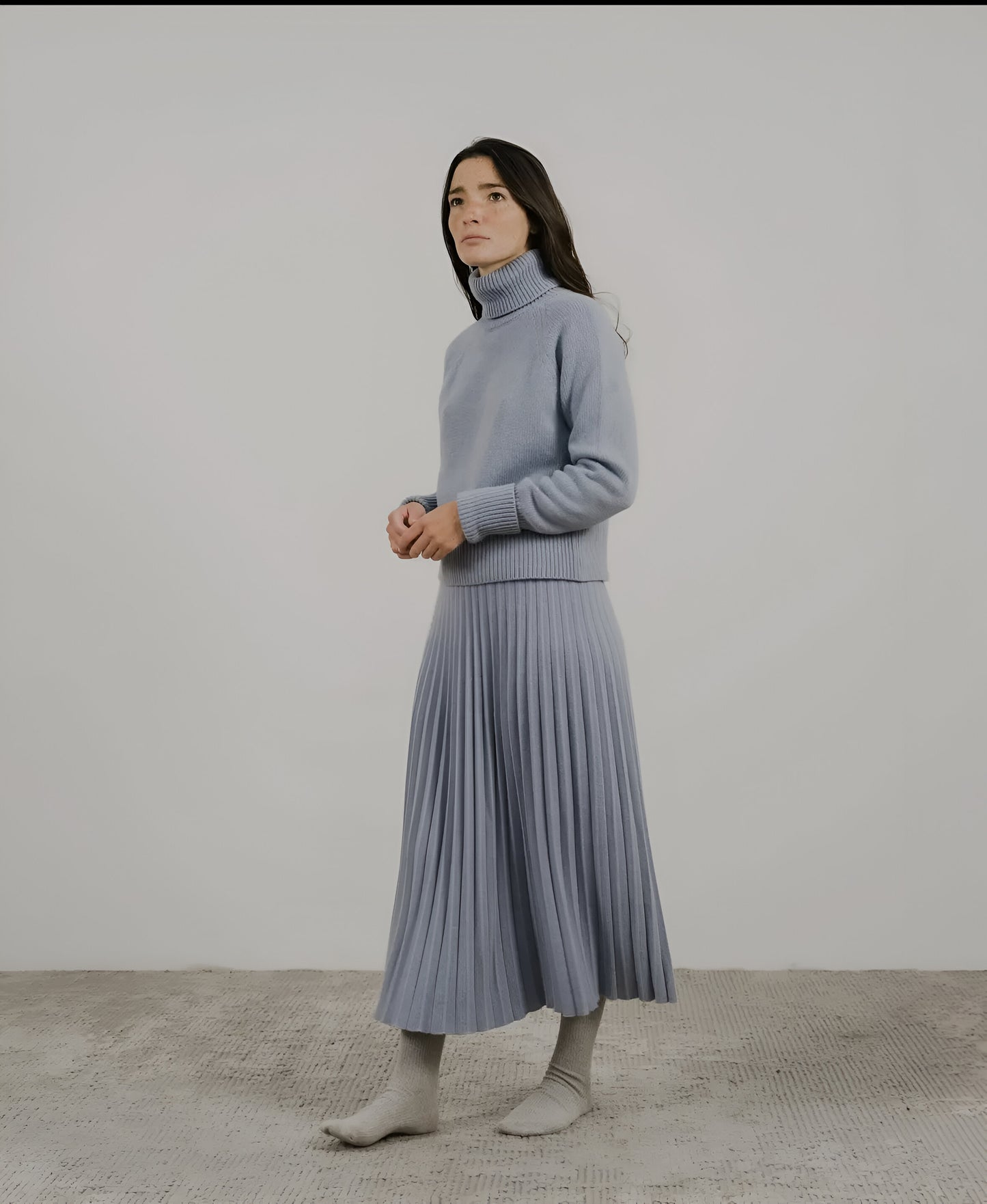 High-Neck Sweater with Rolled Cuffs in Cashmere Blend - Dana & Dekor