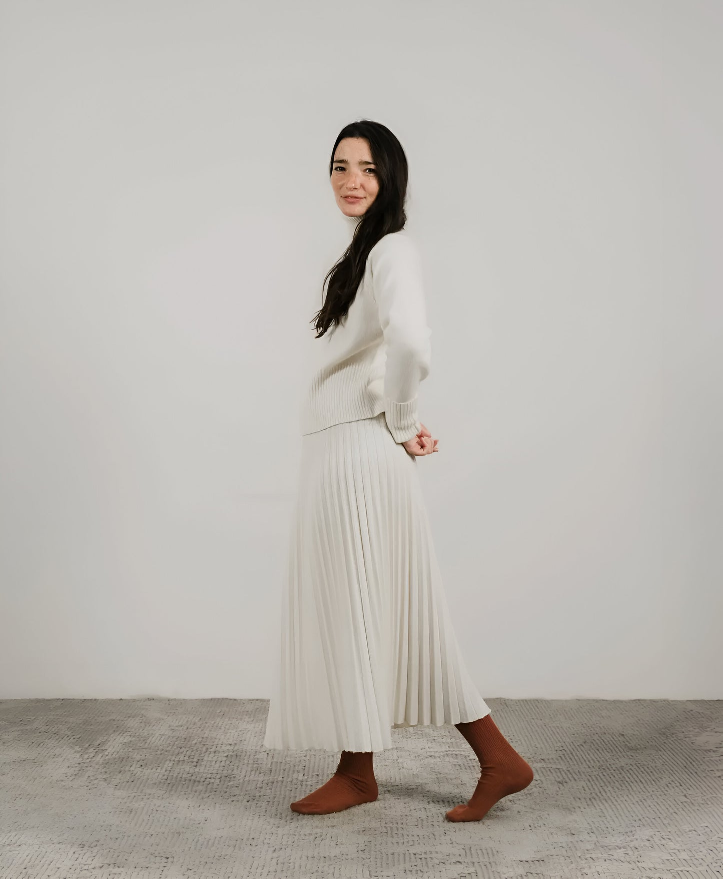 High-Neck Sweater with Rolled Cuffs in Cashmere Blend - Dana & Dekor 