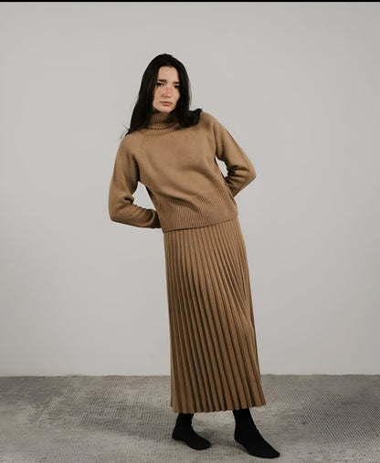 High-Neck Sweater with Rolled Cuffs in Cashmere Blend - Dana & Dekor 